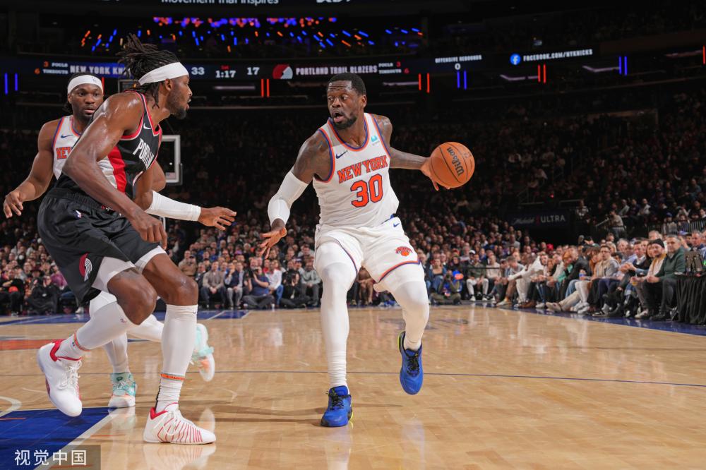 他们始终坚 他们始终坚